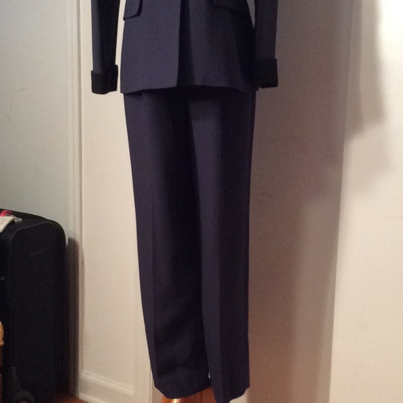 Albert Nipon petite, 3 piece suit. - Picture 6 of 8